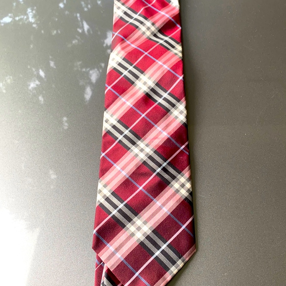 CLASSIC BURBERRY 100% SILK MADE IN ITALY